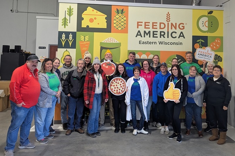 GreenLeaf Bank team members volunteer at Feeding America